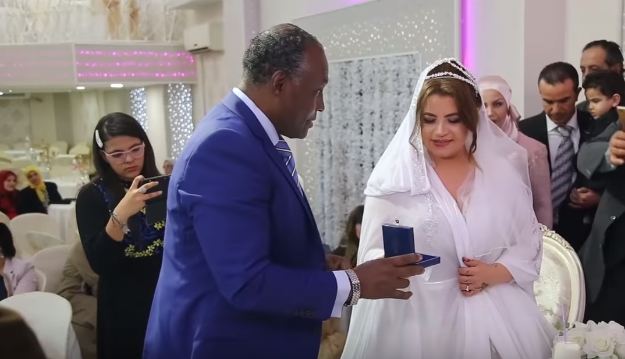 صلاح مصباح يدخل القفص الذهبي